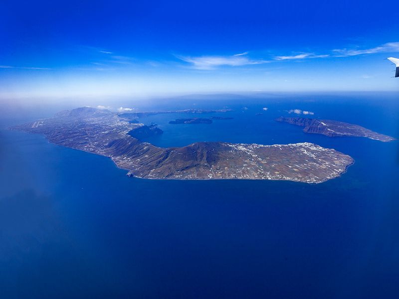 Die Insel Santorin aus der Luft (c) Tobias Schorr 2019